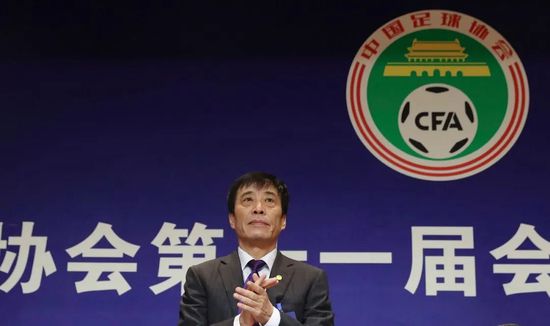 谈及小李、皮特、玛格特;罗比等组成的;神仙阵容，昆汀笑言：;我一开始也没想到能邀请到他们，所以我很幸运，这大概是十多年来最棒的主演阵容